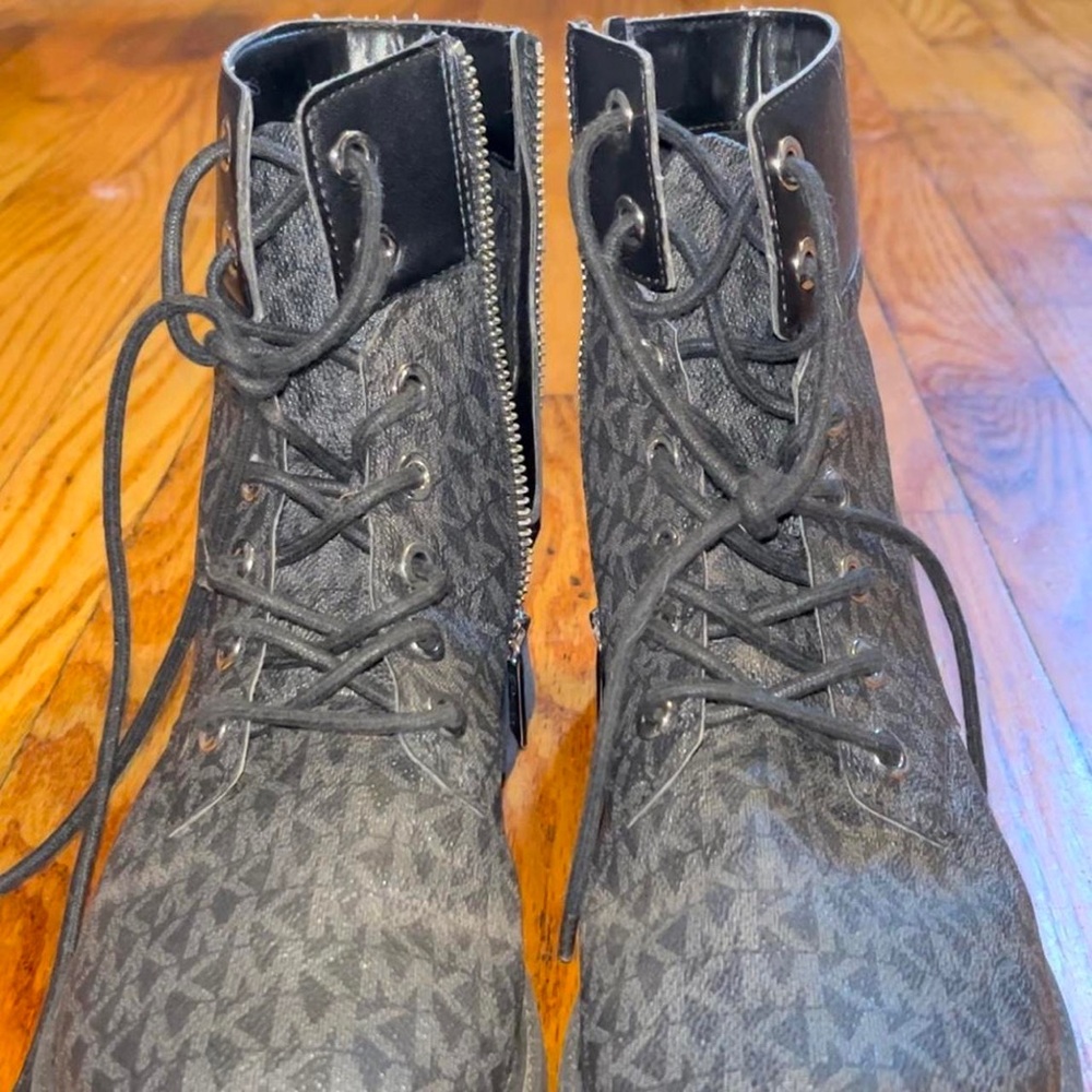 Used Size 8 MK combat boots few markings on the boots (1-2 spots of paint)